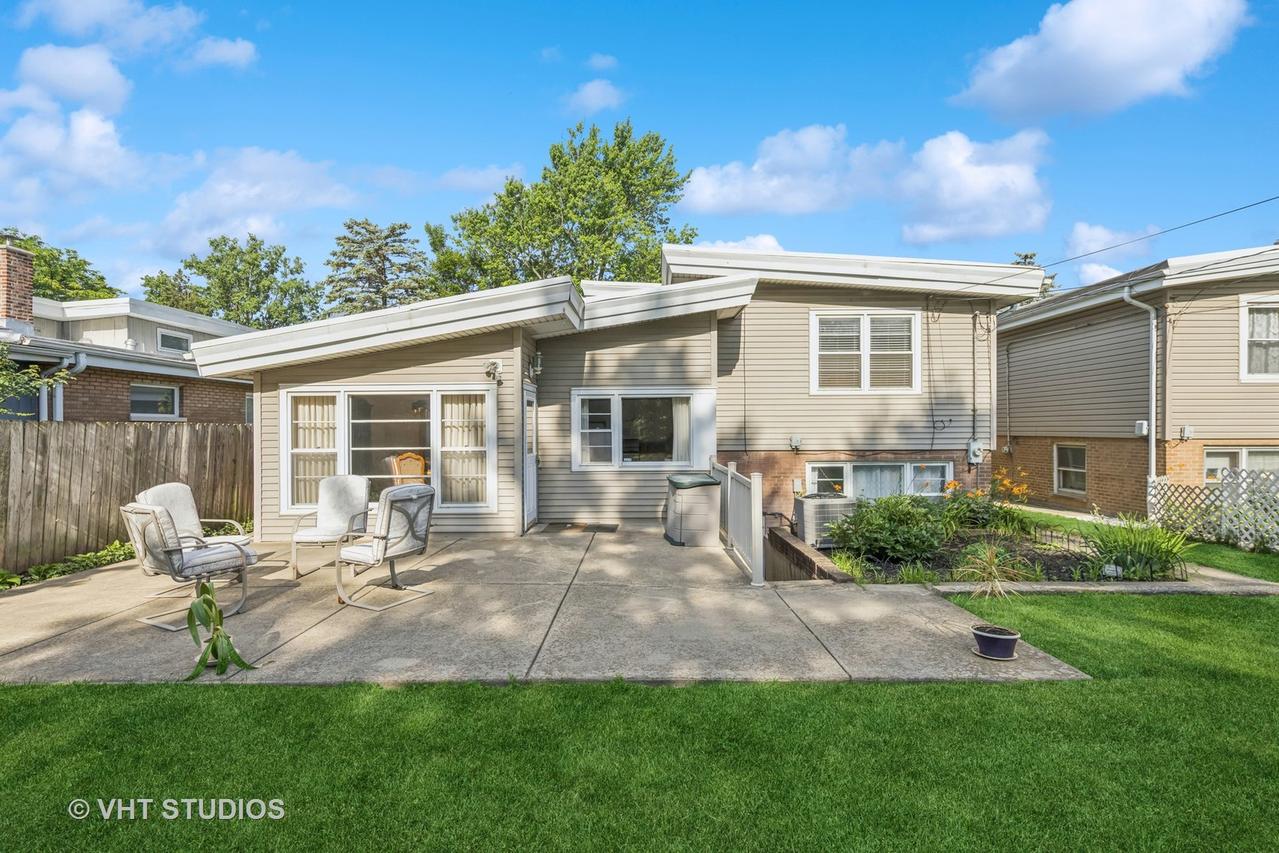506 S Charleton St., Willow Springs, IL 60480