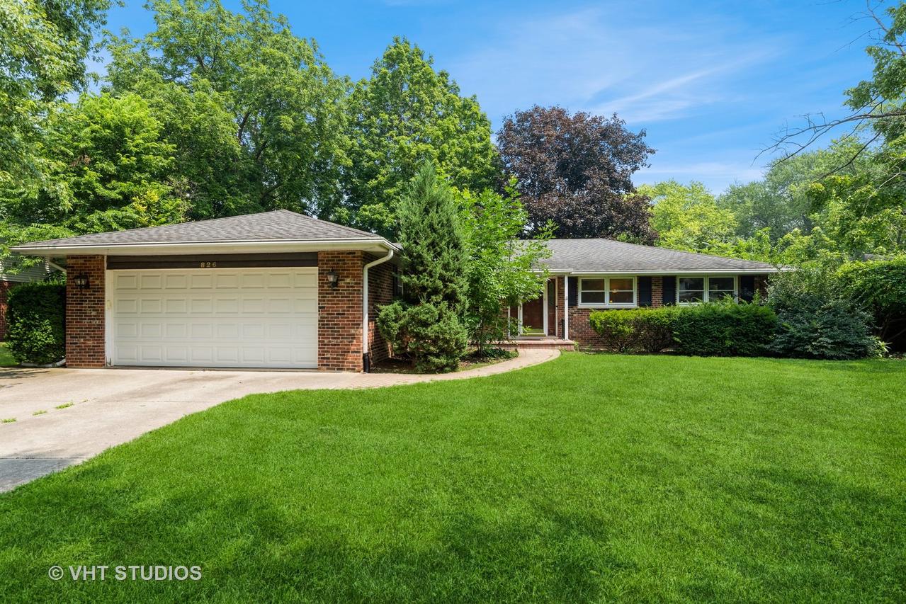 826 Crestfield Ave., Libertyville, IL 60048