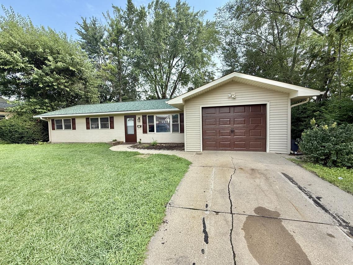 201 W Mcconaughy Ave., Rochelle, IL 61068