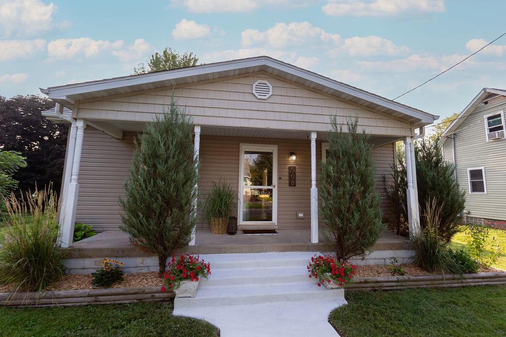 508 N State St., Roanoke, IL 61561