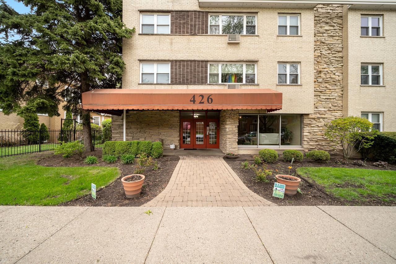 426 S Lombard Ave. #205, Oak Park, IL 60302
