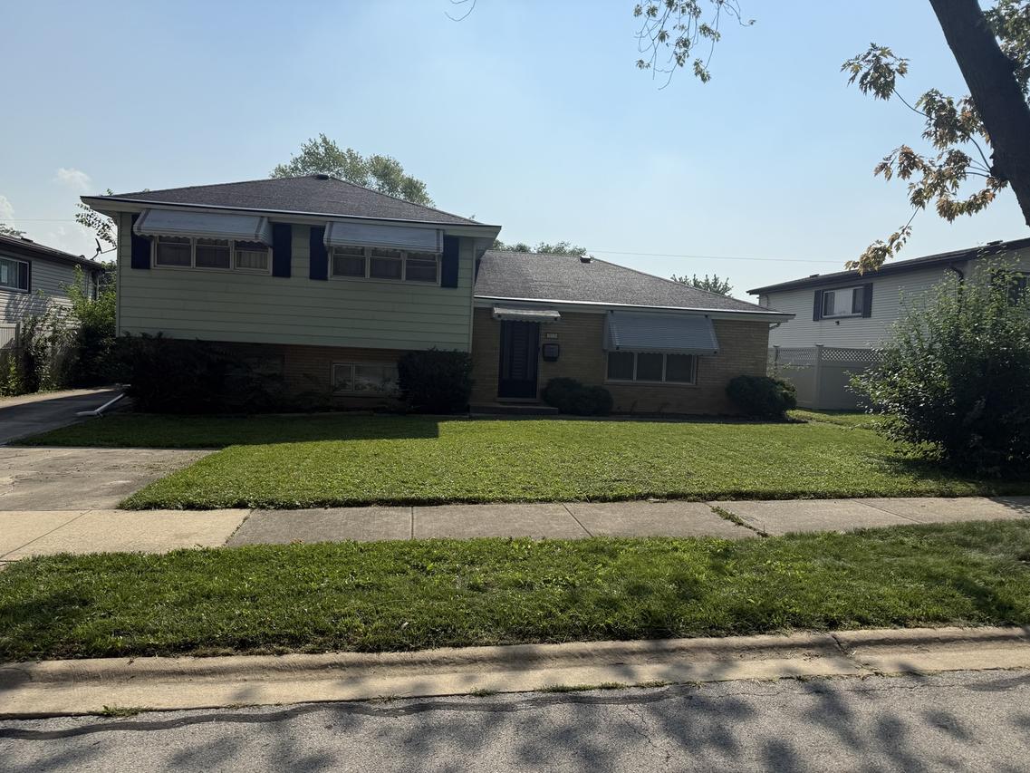 713 N Craig Pl., Addison, IL 60101