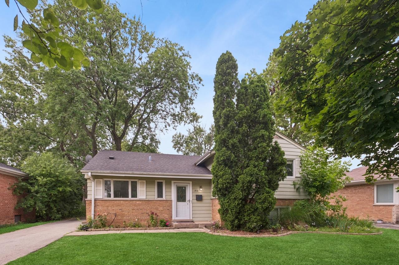 810 Clover Ct., Glenview, IL 60025