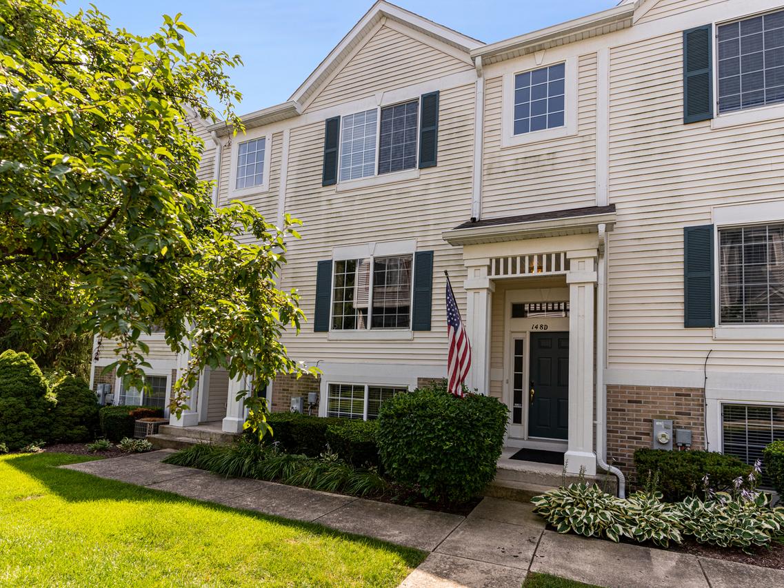 148 Enclave Cir. #D, Bolingbrook, IL 60440