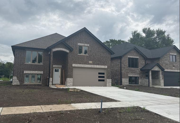 8535 Mansfield Ave., Burbank, IL 60459