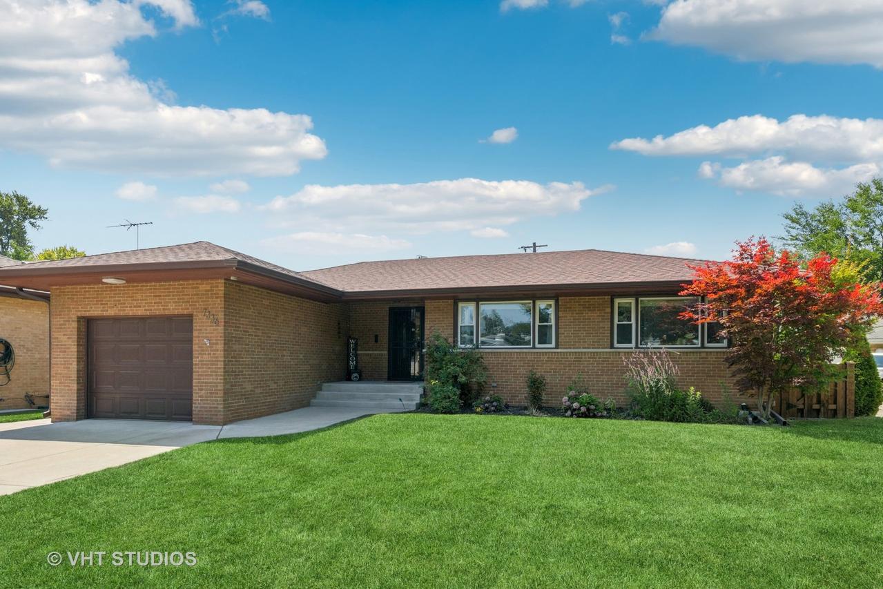 7336 N Tripp Ave., Lincolnwood, IL 60712