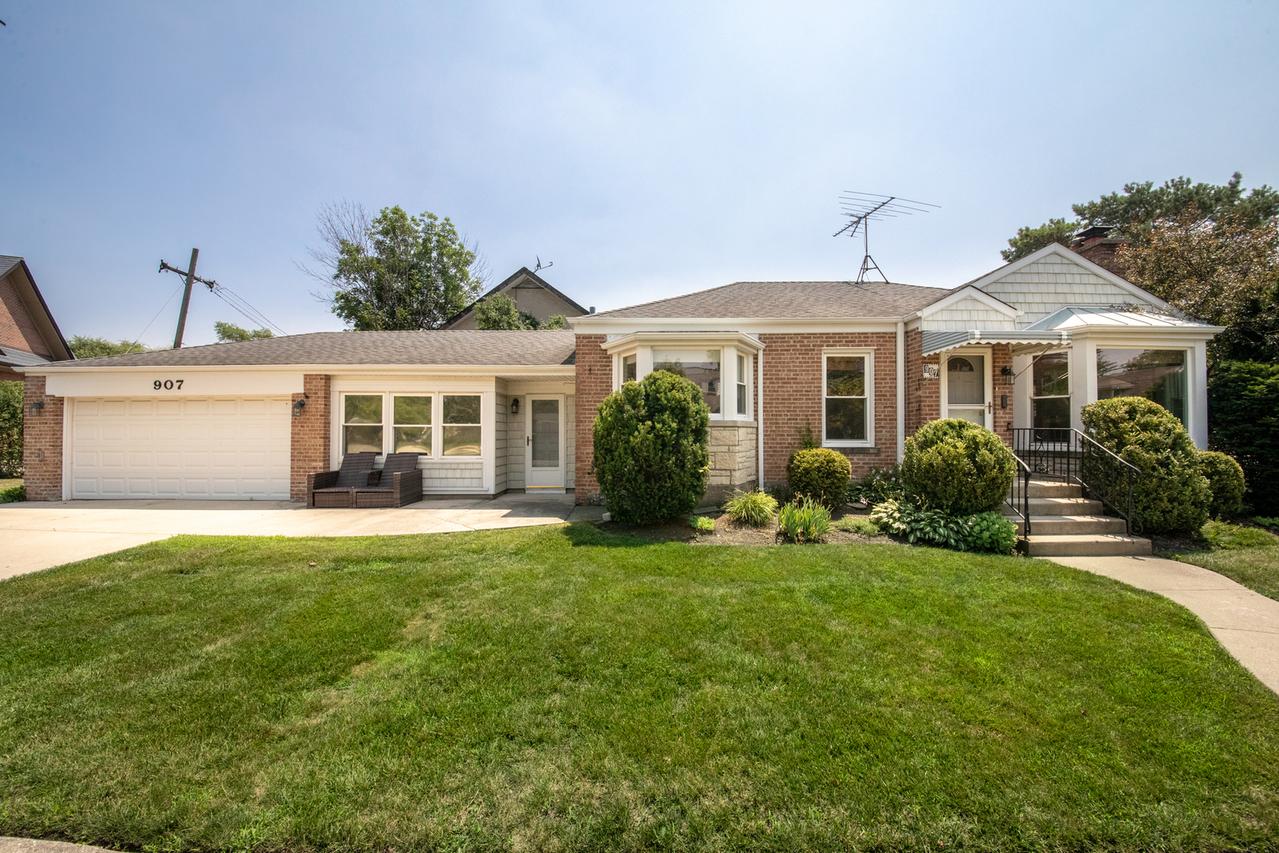 907 Wilkinson Pkwy., Park Ridge, IL 60068
