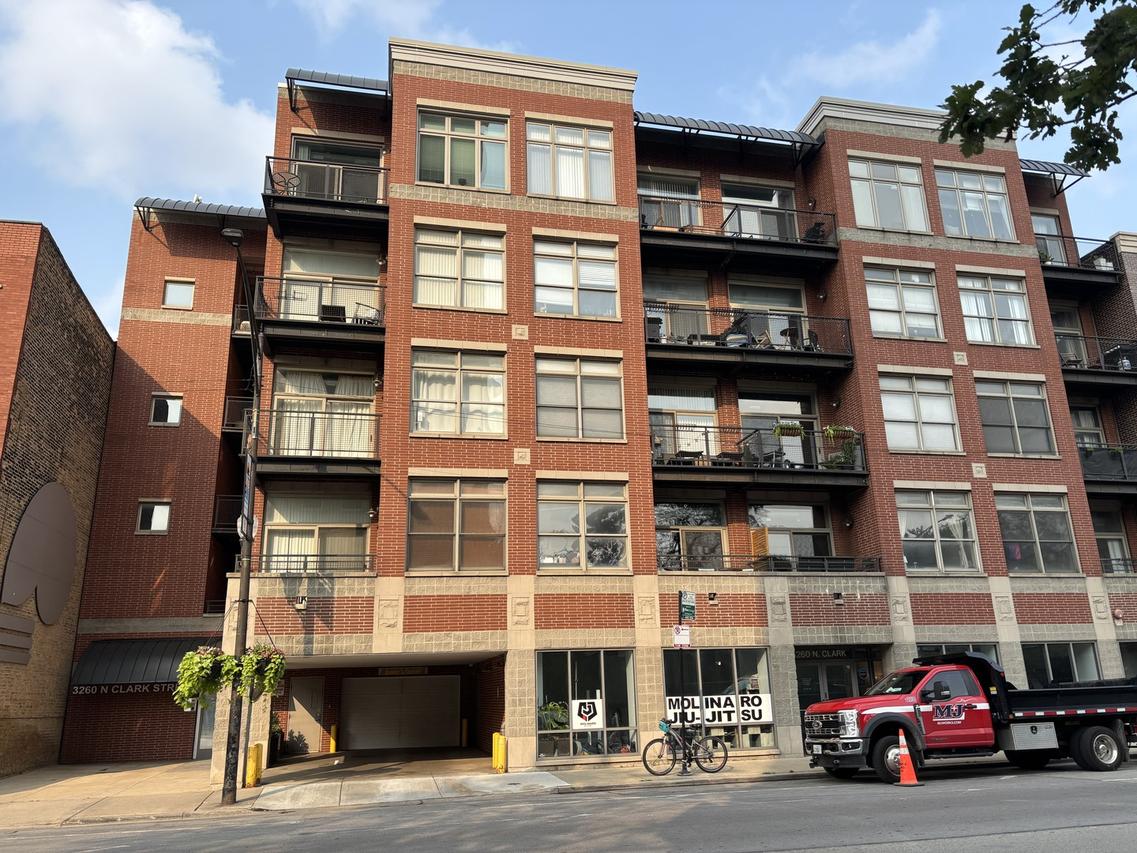 3260 N Clark St. #306, Chicago, IL 60657