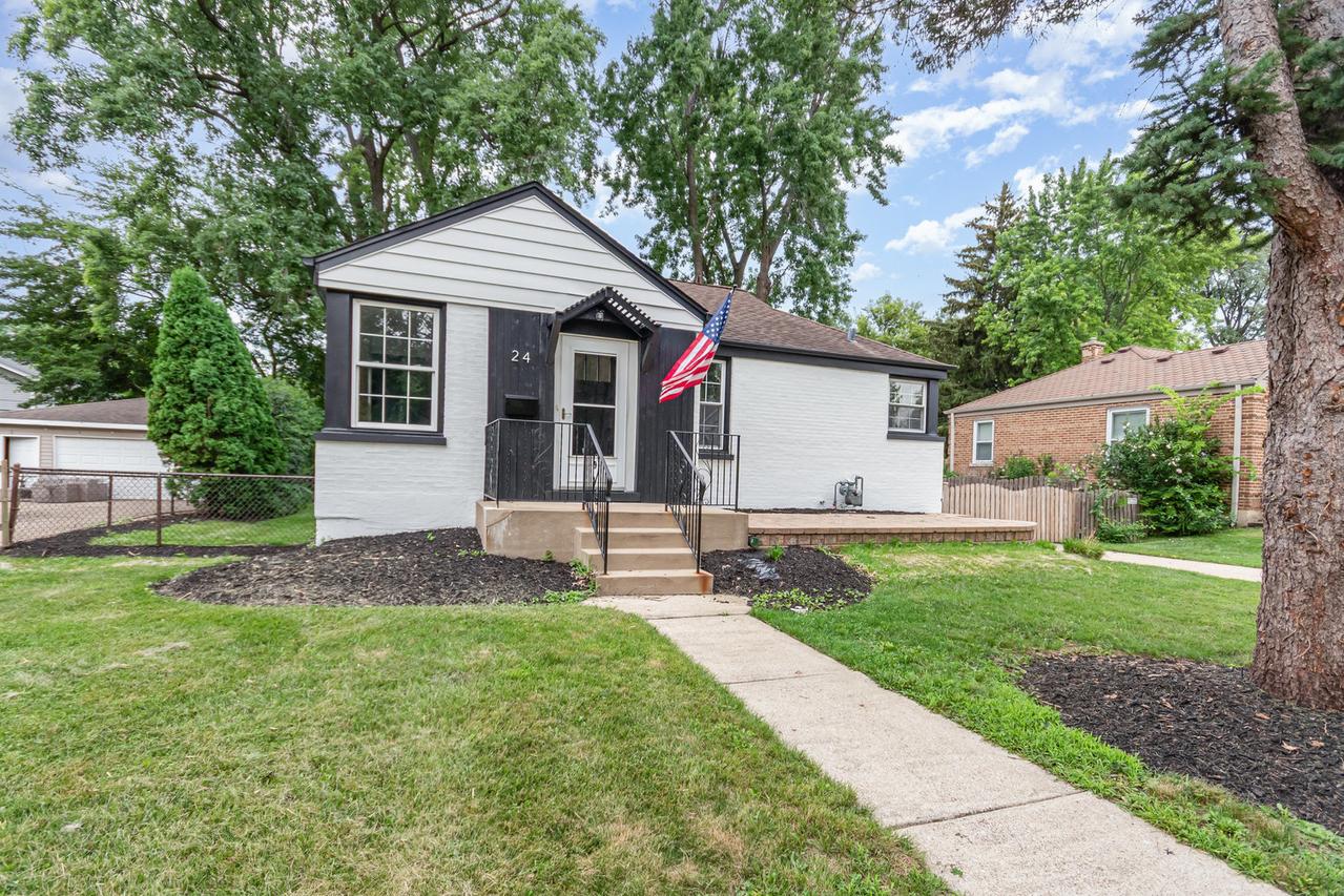 24 Hiawatha Dr., Clarendon Hills, IL 60514