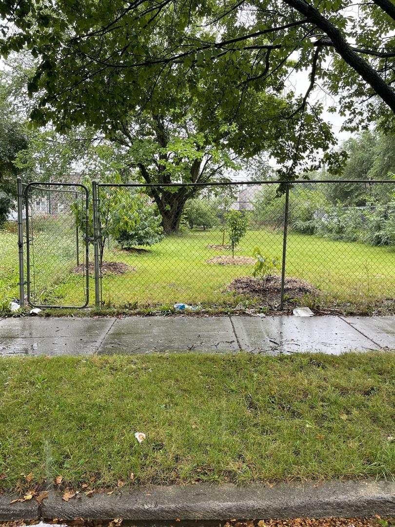 2825 W Monroe St., Chicago, IL 60612