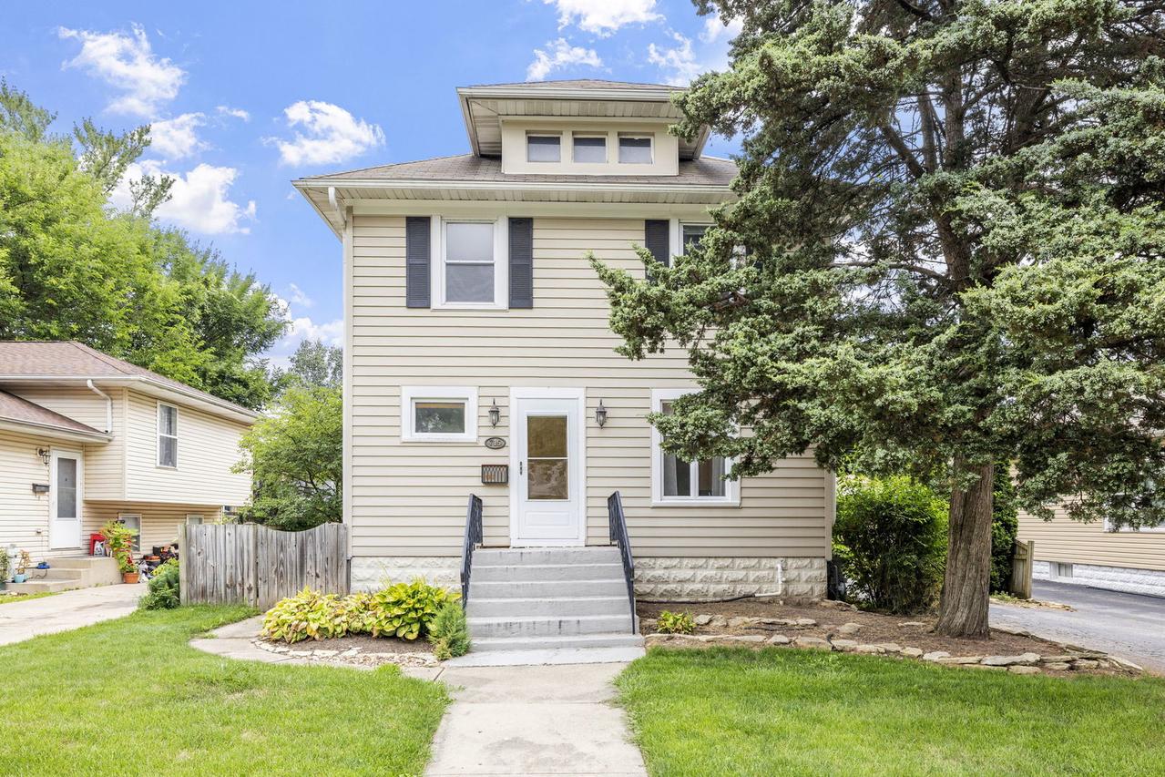 715 Wendall Ave., West Chicago, IL 60185