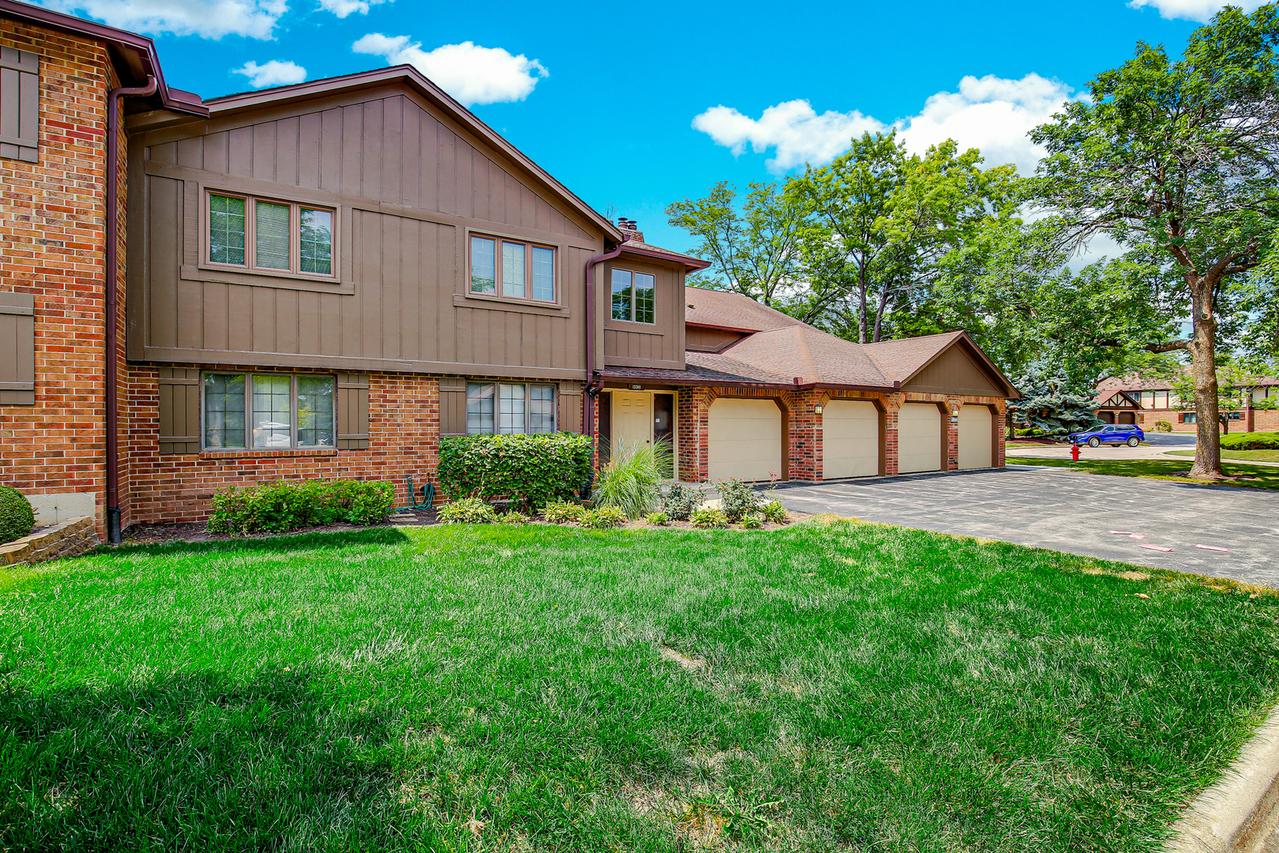 13310 S Country Club Ct. #2B, Palos Heights, IL 60463