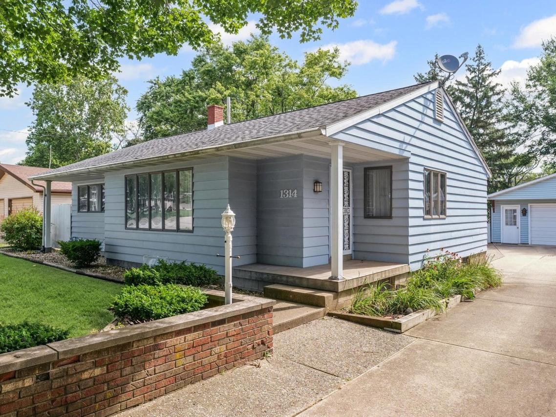 1314 S State St., Champaign, IL 61820