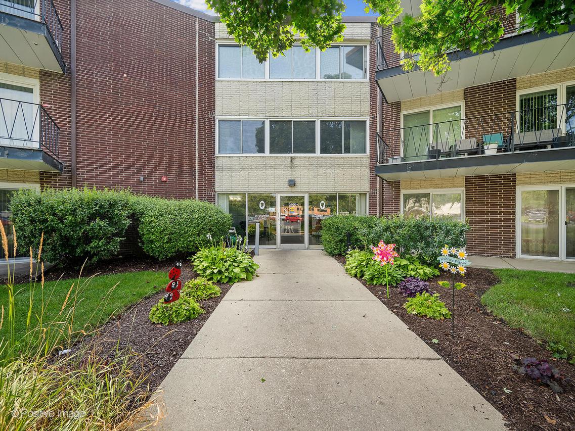 2800 Maple Ave. #26C, Downers Grove, IL 60515