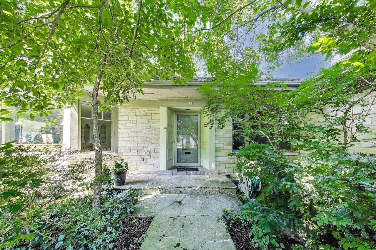 1295 Sunview Ln., Winnetka, IL 60093