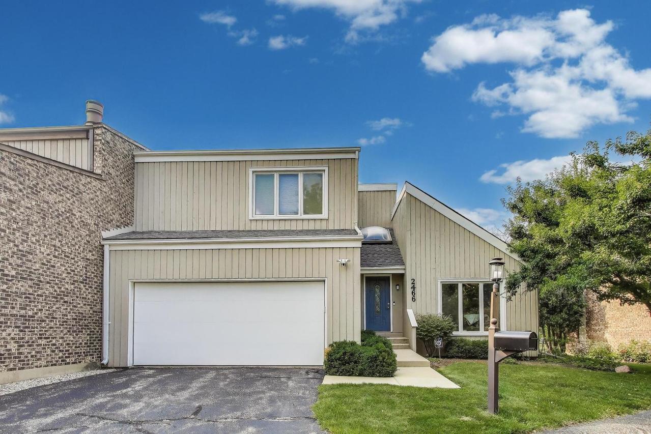 2466 Cobblewood Dr., Northbrook, IL 60062
