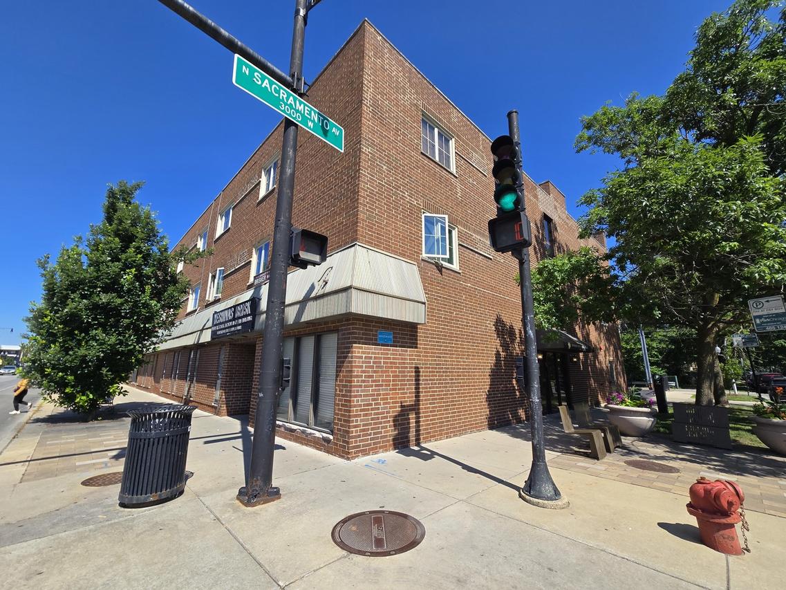 6400 N Sacramento Ave. #205, Chicago, IL 60645