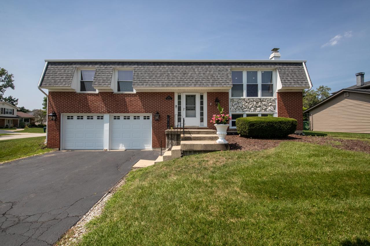 1415 Worden Way, Elk Grove Village, IL 60007