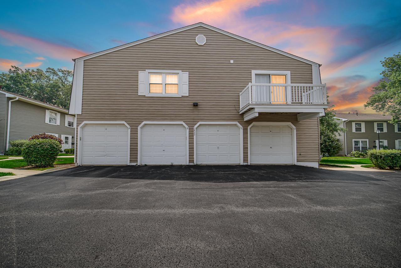 1422 Woodcutter Ln. #D, Wheaton, IL 60187