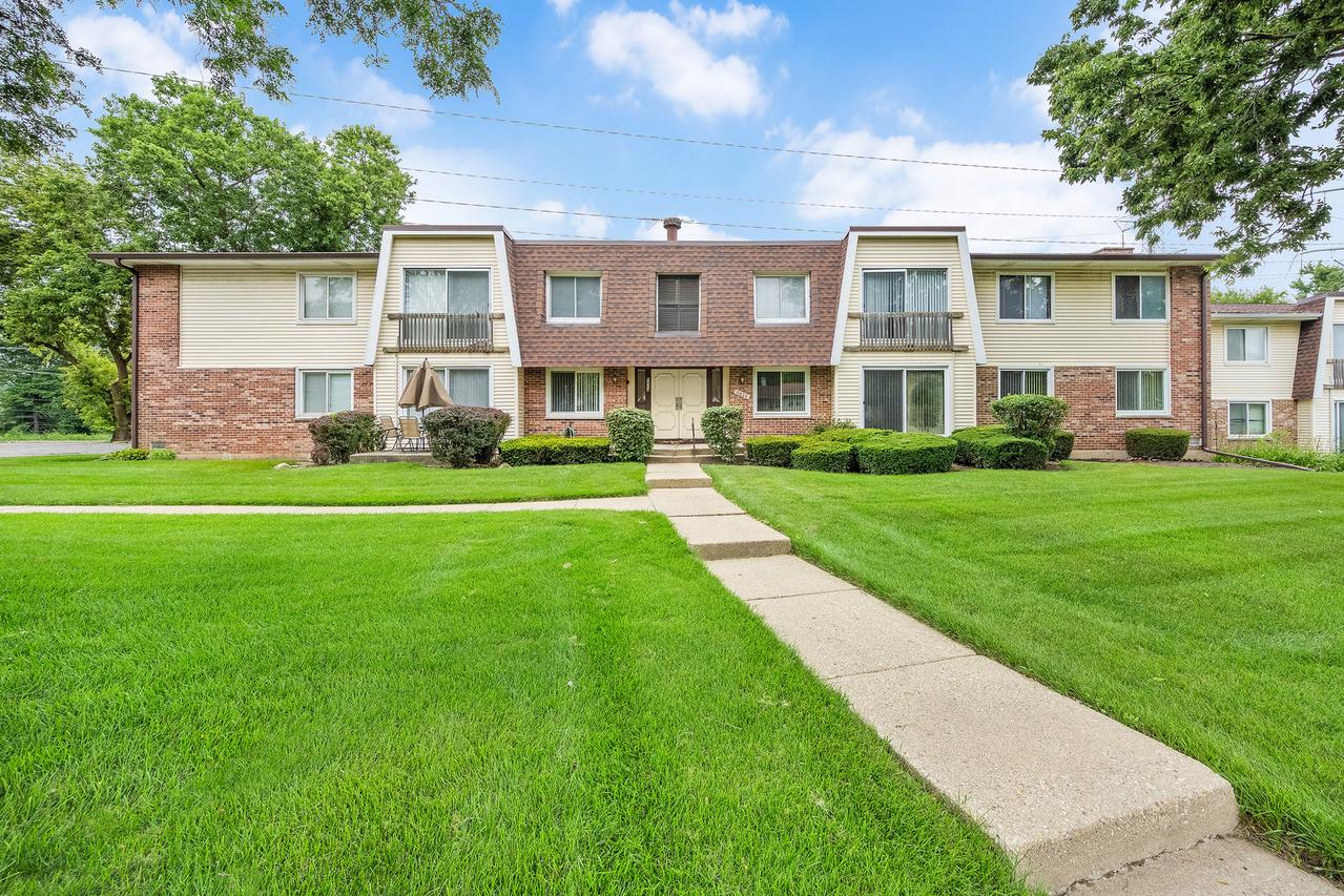 6824 Roberts Dr. #5, Woodridge, IL 60517