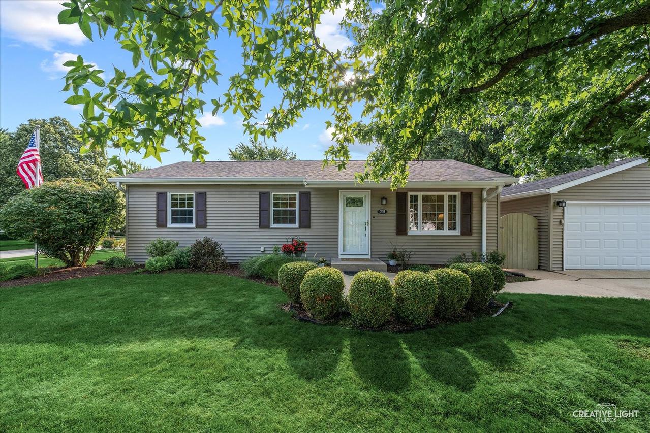 203 Basswood Dr., North Aurora, IL 60542