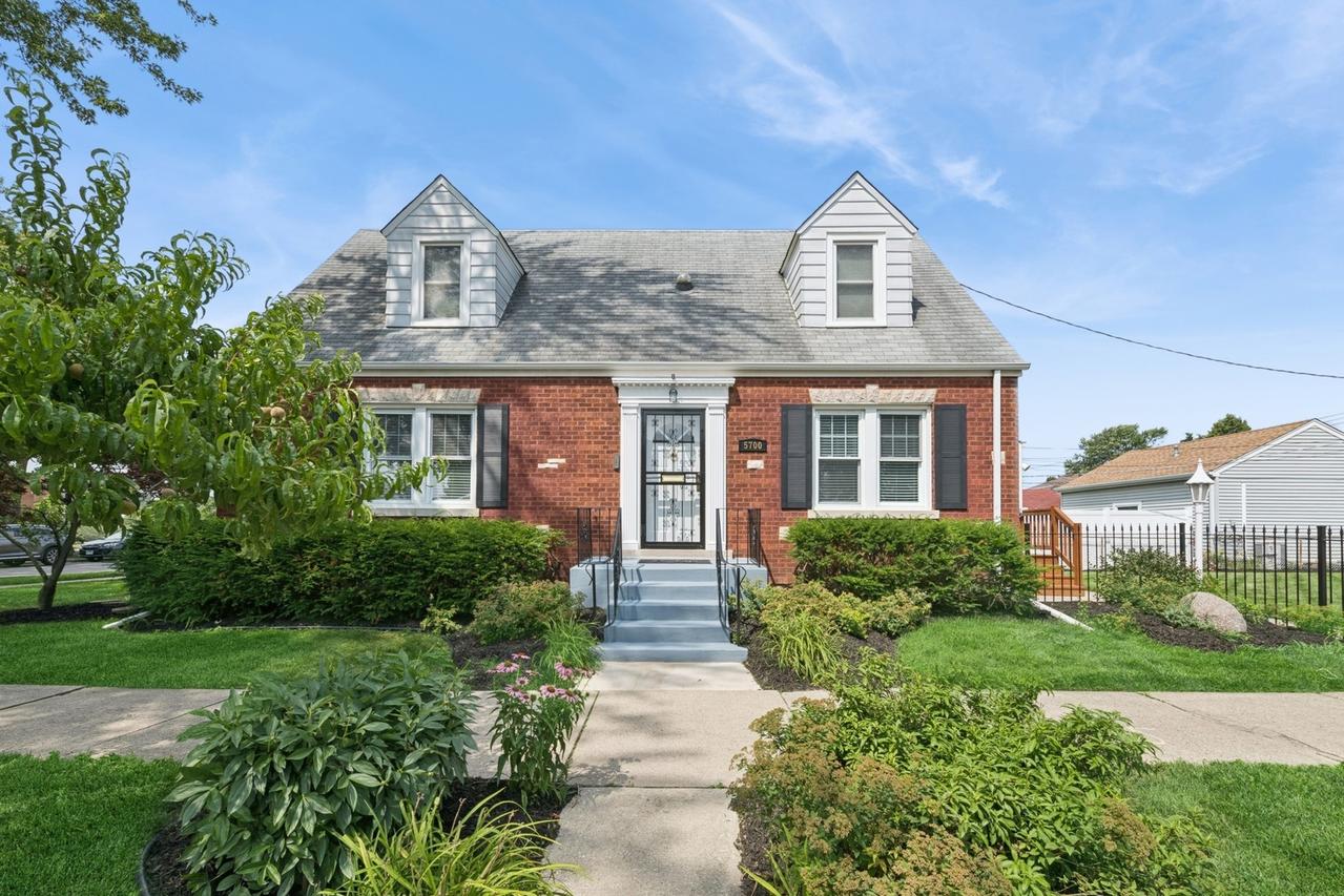 5700 W Cullom Ave., Chicago, IL 60634