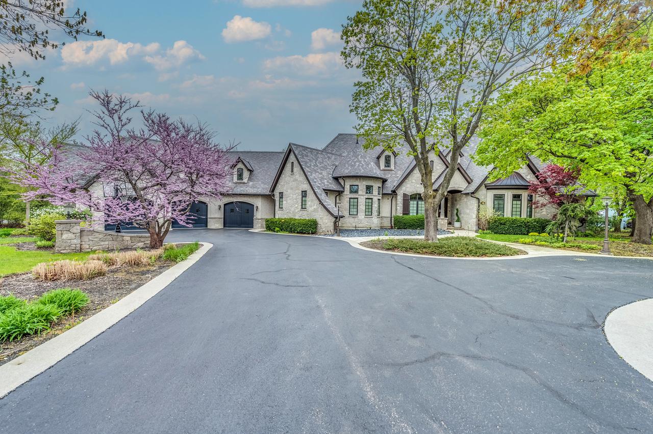 217 Haman Rd., Inverness, IL 60010