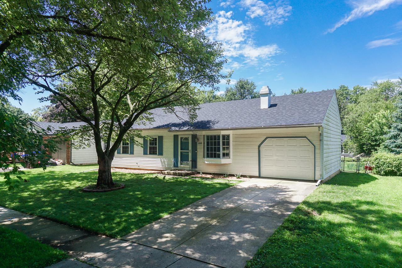 1208 Sandburg Dr., Bloomington, IL 61704