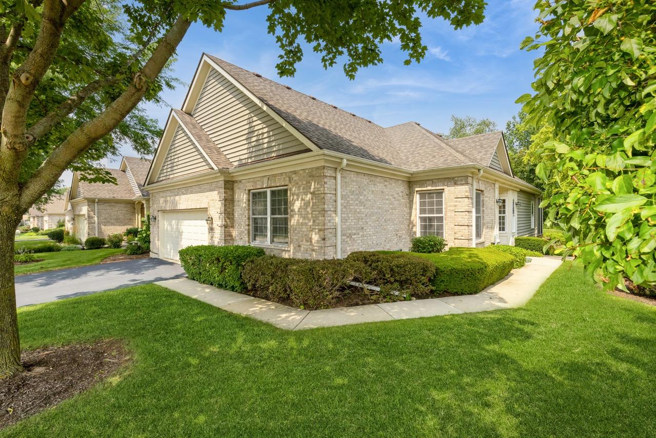 3000 Harrow Gate Dr. #A, Woodstock, IL 60098