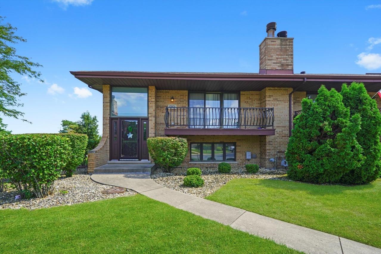 17921 Alaska Ct. #8, Orland Park, IL 60467