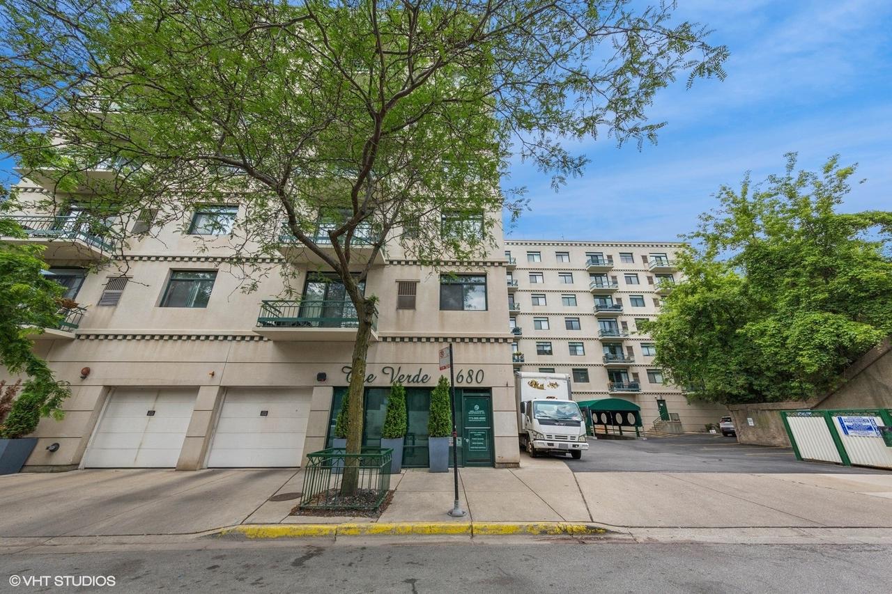 680 N Green St. #402, Chicago, IL 60642
