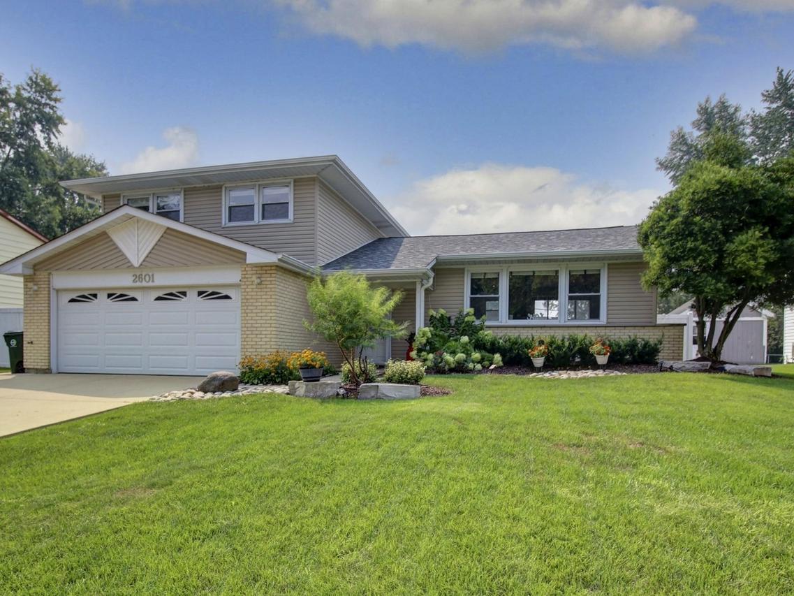 2601 Willow Ave., Woodridge, IL 60517