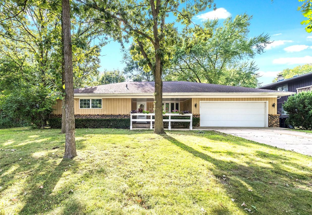 900 Ruth Dr., Elgin, IL 60123
