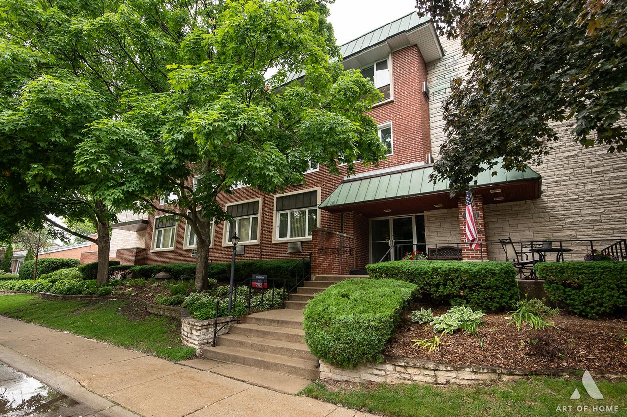 101 N Peartree Ln., Arlington Heights, IL 60004
