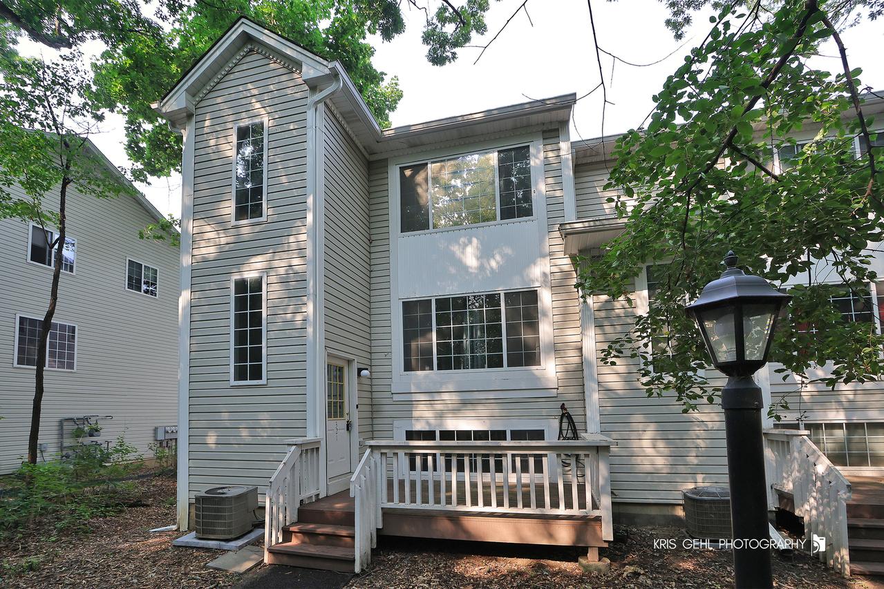 321 W Whispering Oaks Ln., Round Lake, IL 60073