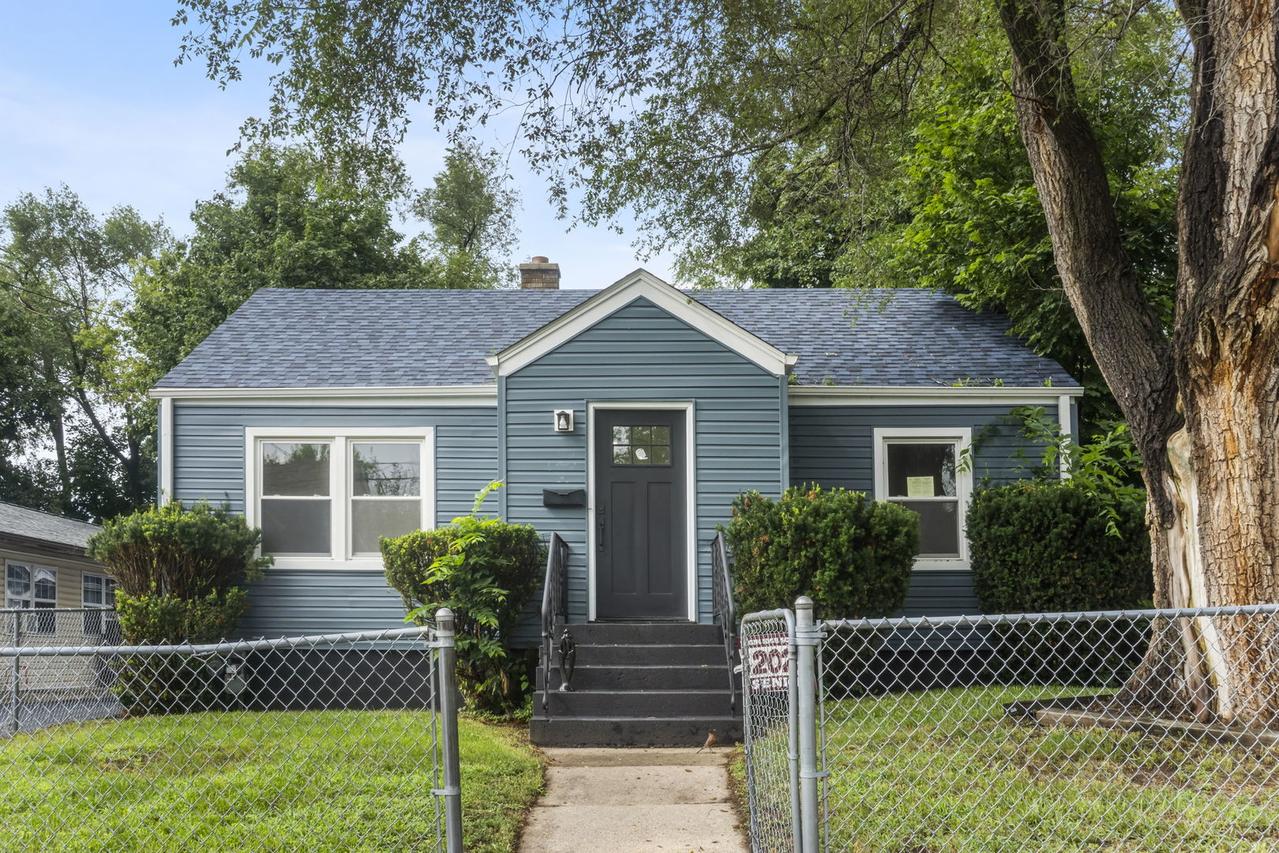 420 Ann St., Elgin, IL 60120