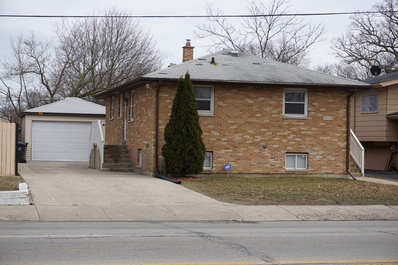 1019 N Lewis Ave., Waukegan, IL 60085