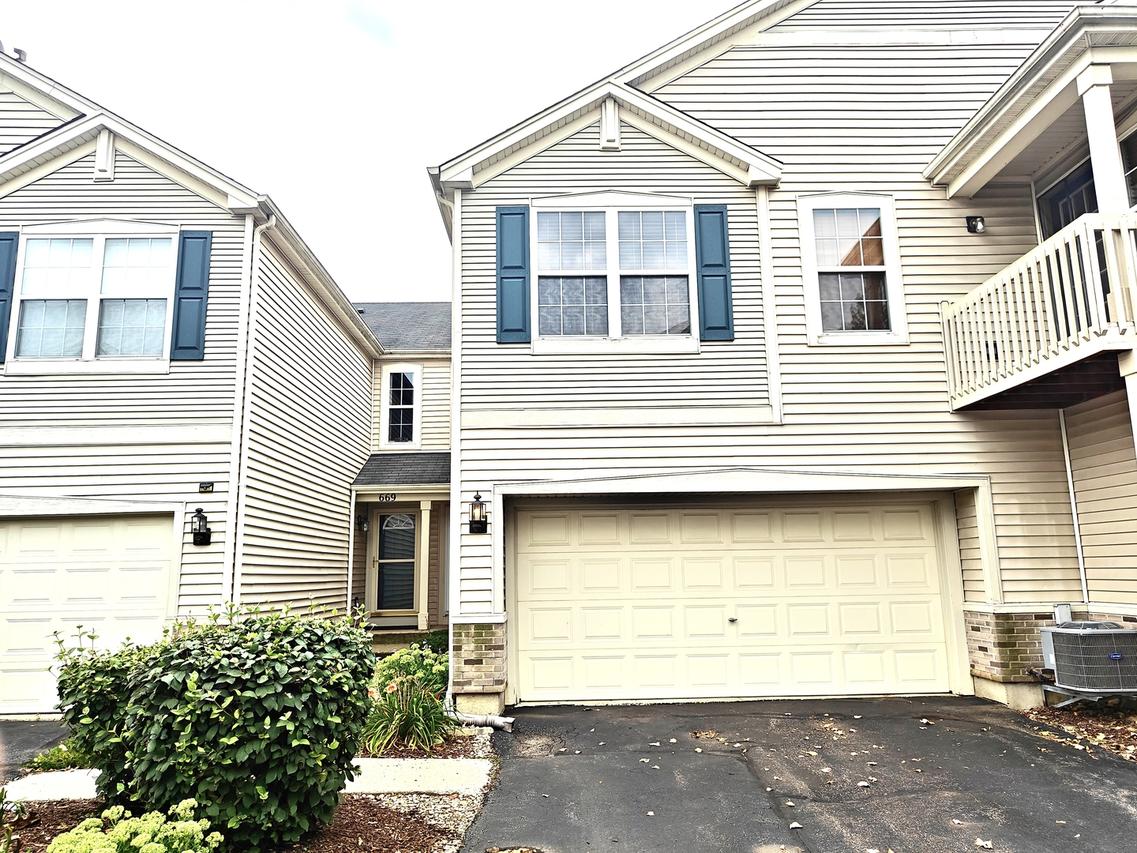 667 Morris Ct., Lakemoor, IL 60051