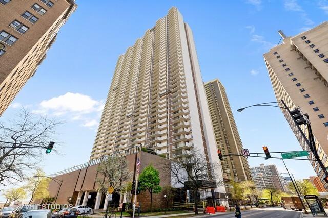 6033 N Sheridan Rd. #18H, Chicago, IL 60660