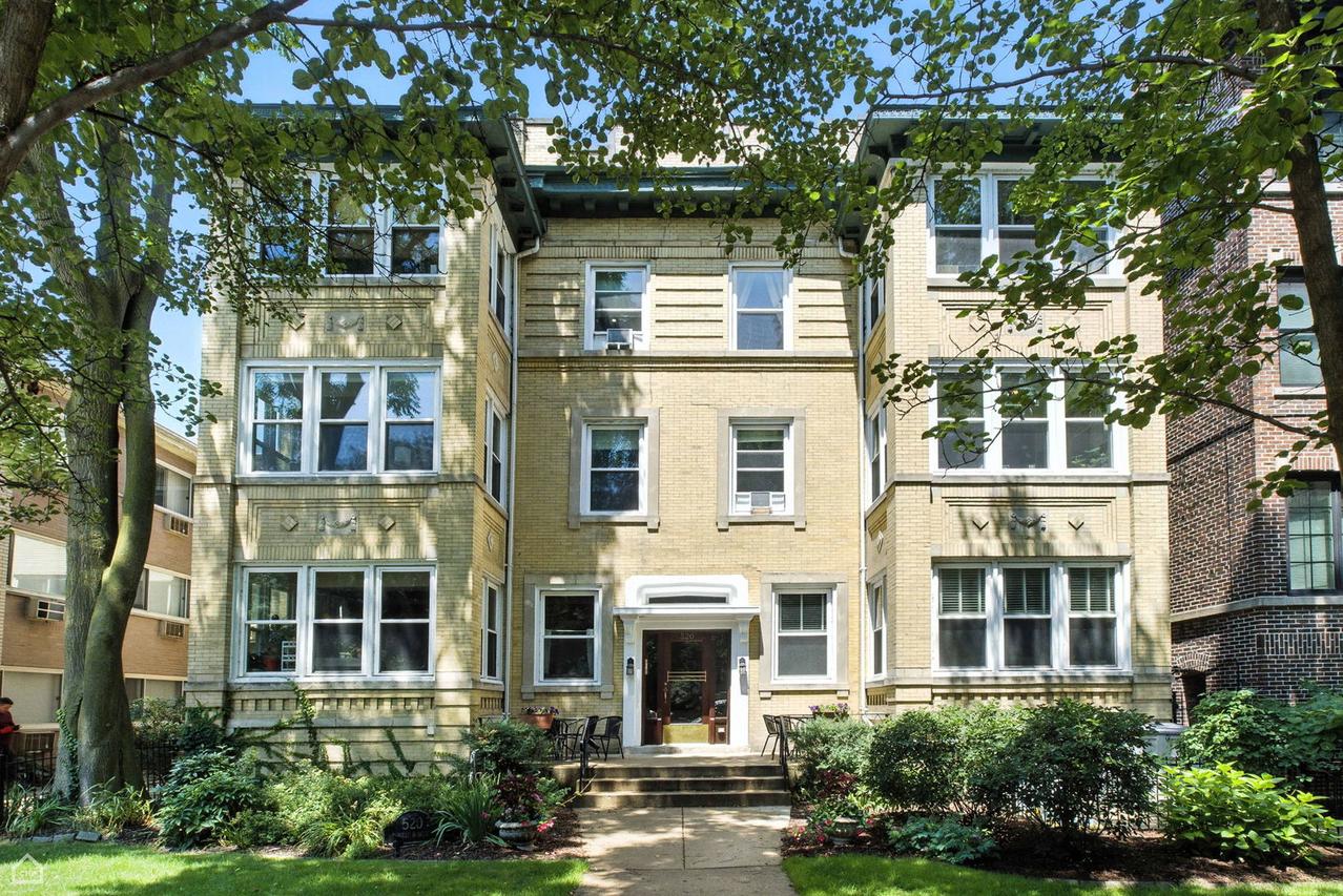520 W Roscoe St. #2W, Chicago, IL 60657
