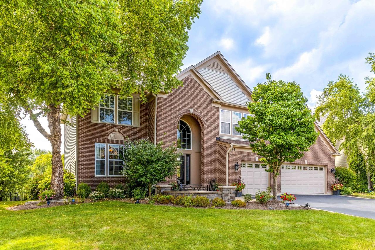724 Porter Cir., Lindenhurst, IL 60046