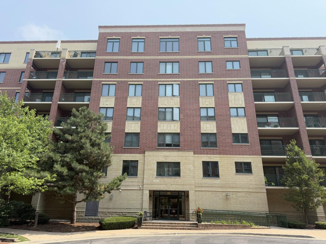 20 S Main St. #506, Mount Prospect, IL 60056