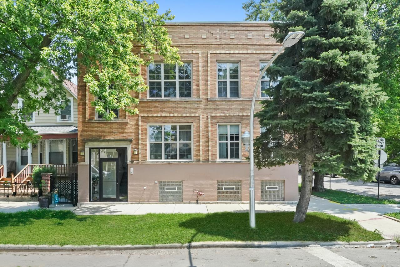 3901 N Troy St. #2, Chicago, IL 60618