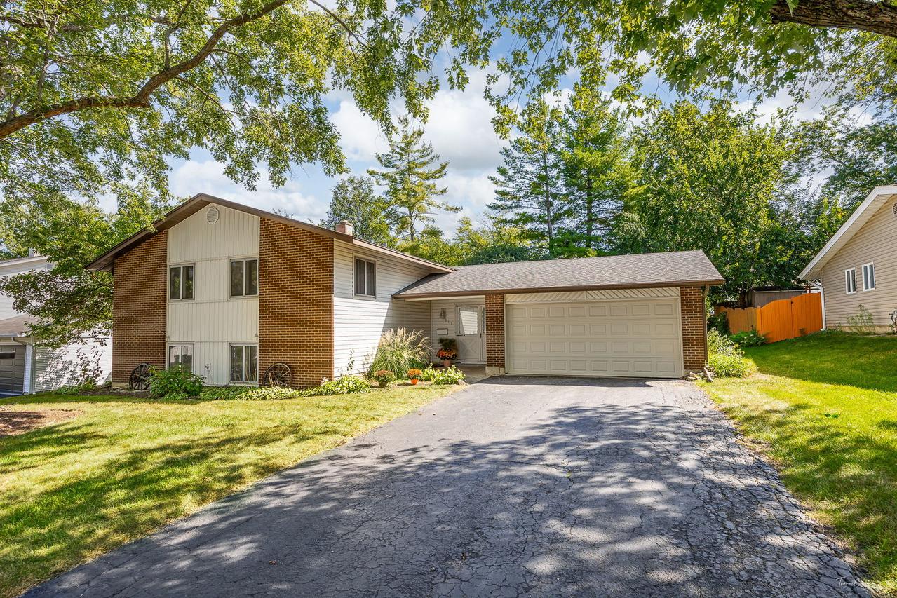 6313 Macarthur Dr., Woodridge, IL 60517
