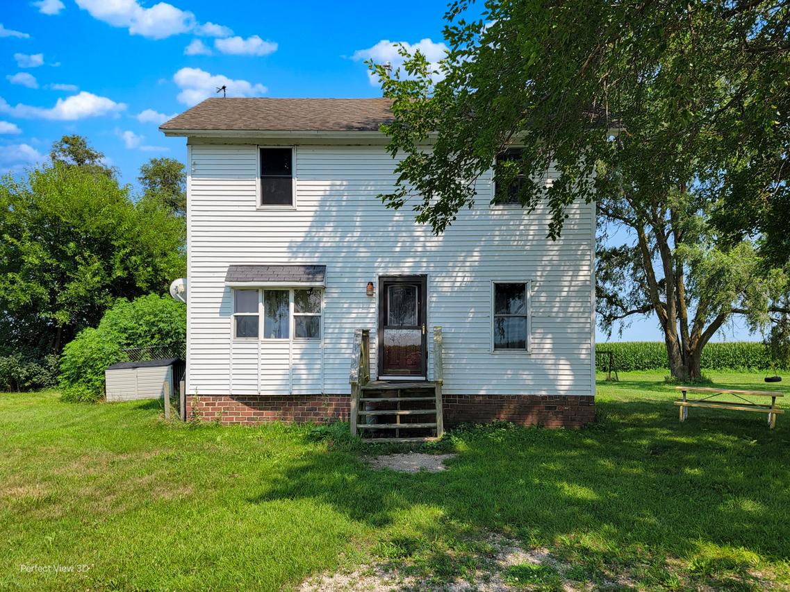 8600 S Kinsman Rd., Kinsman, IL 60437
