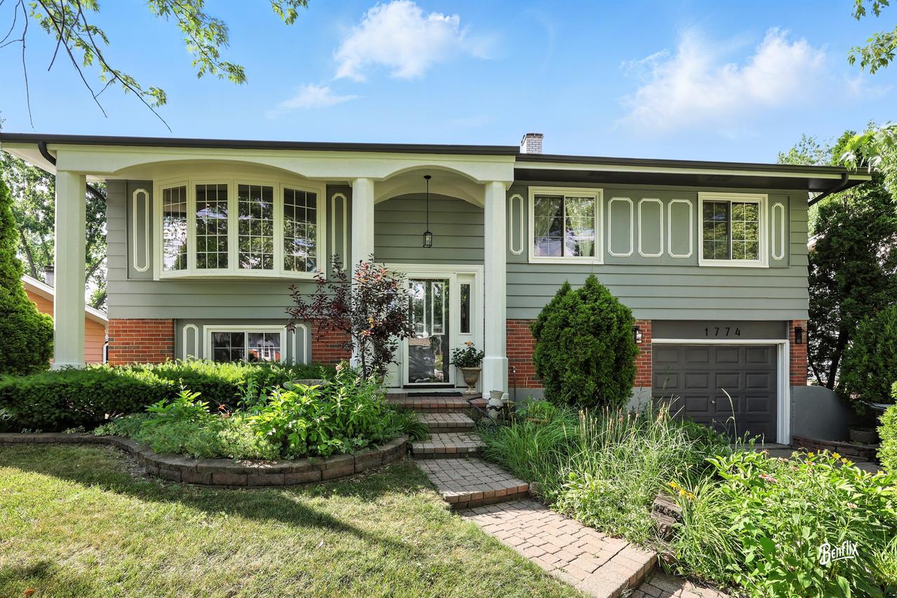 1774 Glen Lake Rd., Hoffman Estates, IL 60169