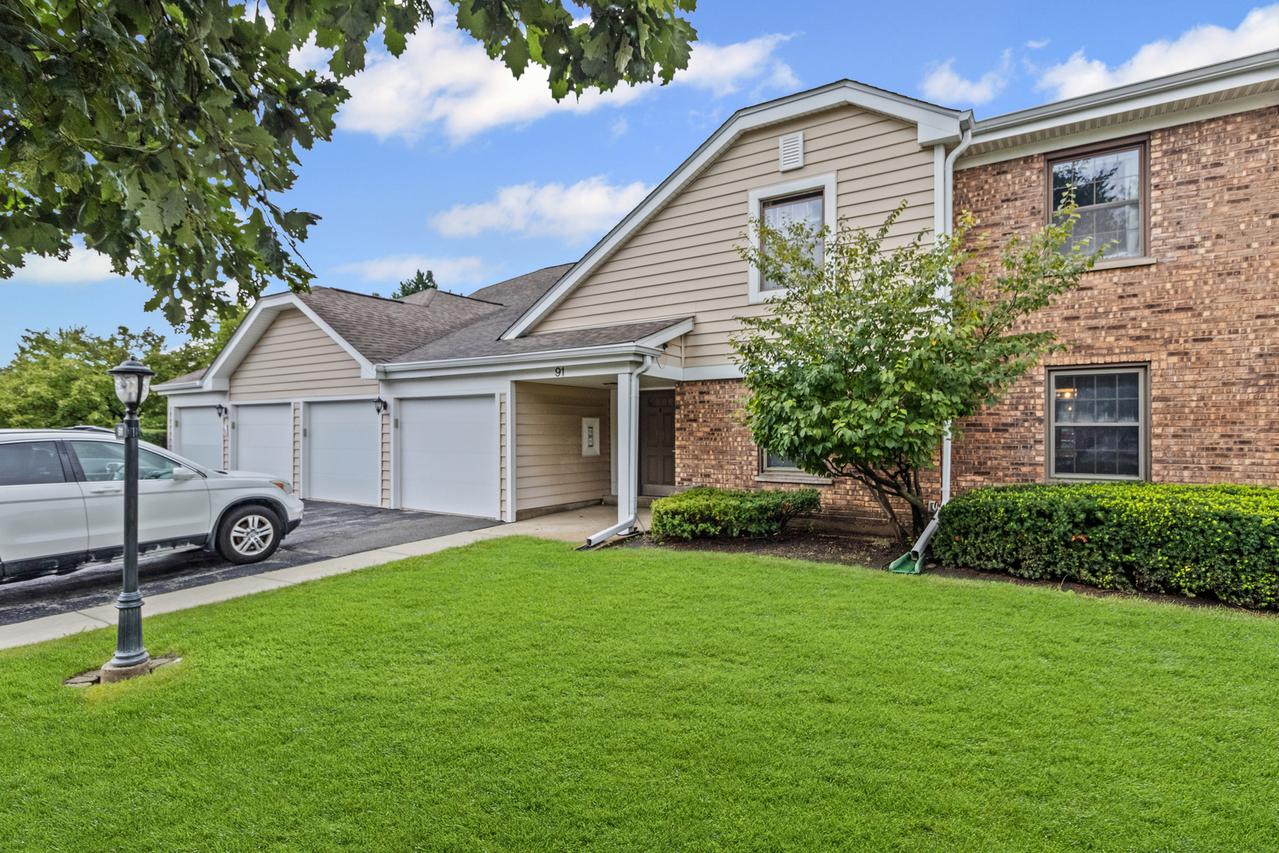 91 Lambert Dr. #B1, Schaumburg, IL 60193
