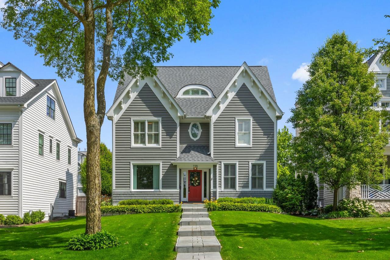 735 W 8th St., Hinsdale, IL 60521