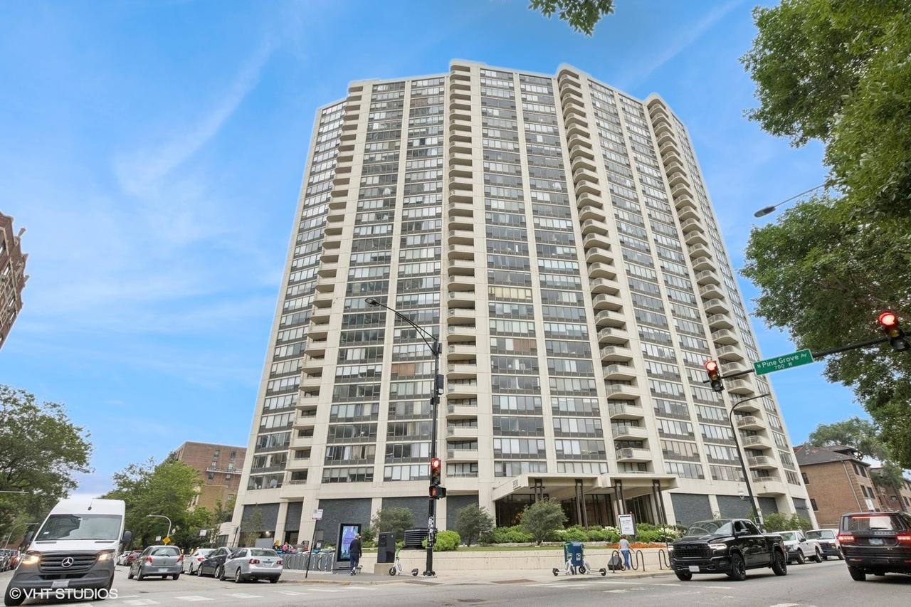 3930 N Pine Grove Ave. #2313, Chicago, IL 60613