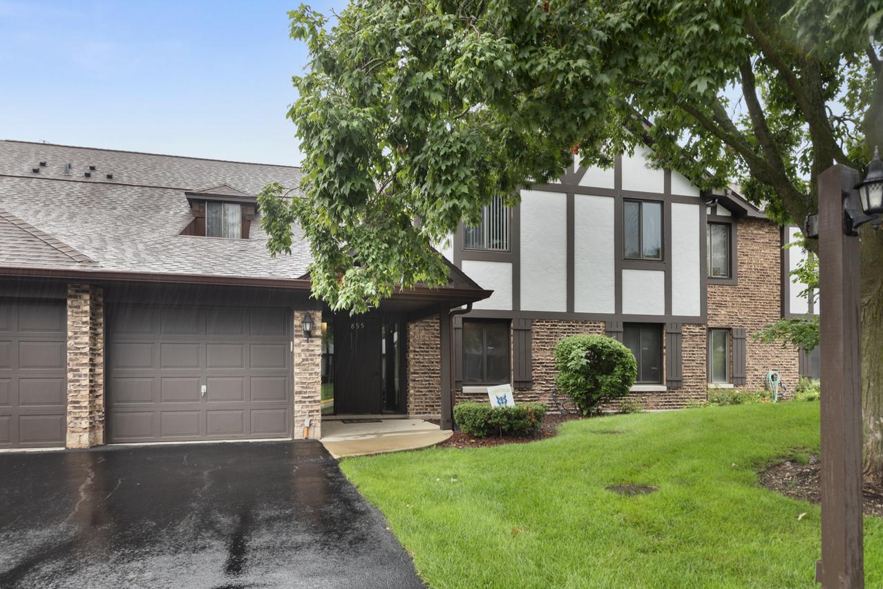 855 Johnstown Ln. #A, Wheaton, IL 60189